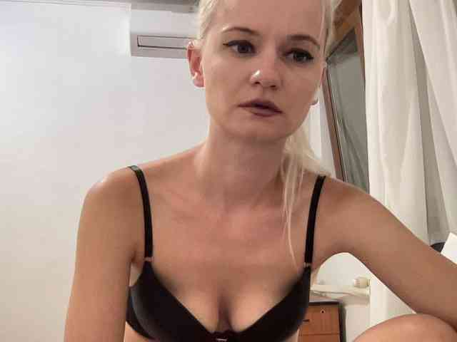 OnikaLove webcam