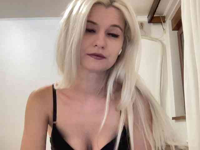OnikaLove webcam