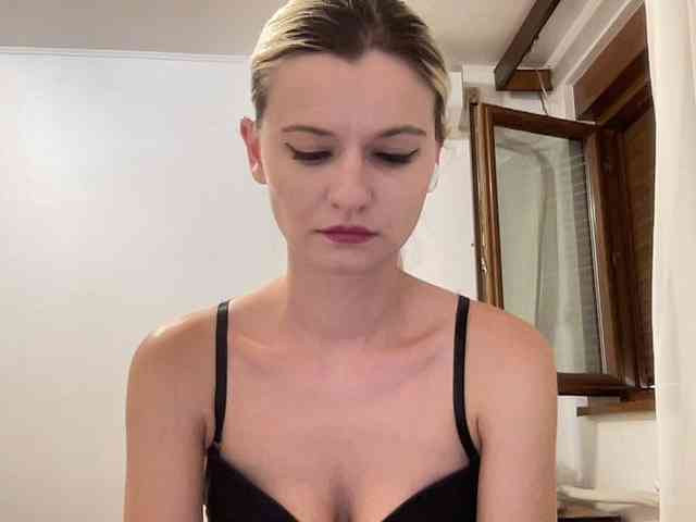 OnikaLove webcam