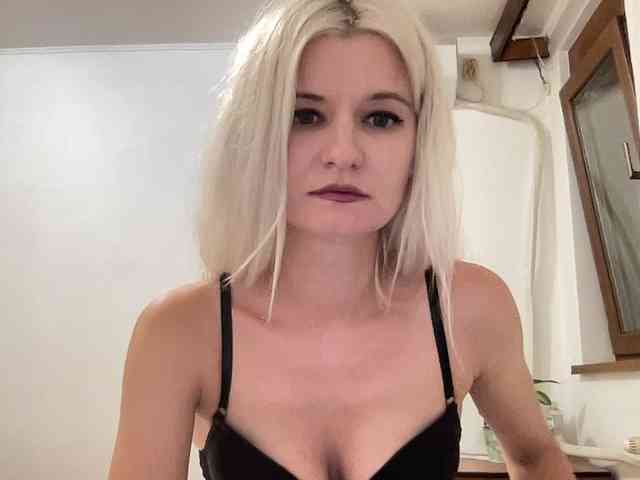 OnikaLove webcam