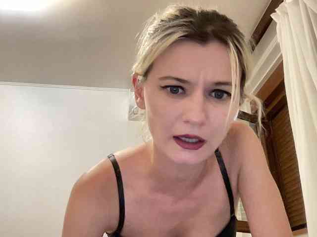 OnikaLove webcam