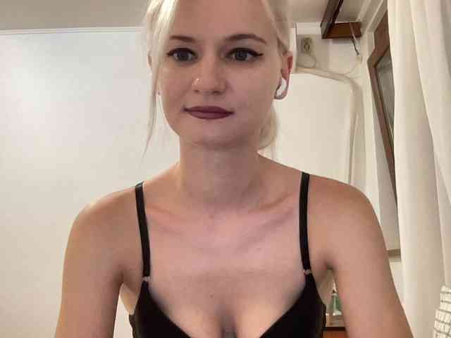 OnikaLove webcam