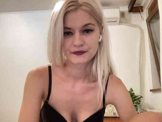 OnikaLove webcam