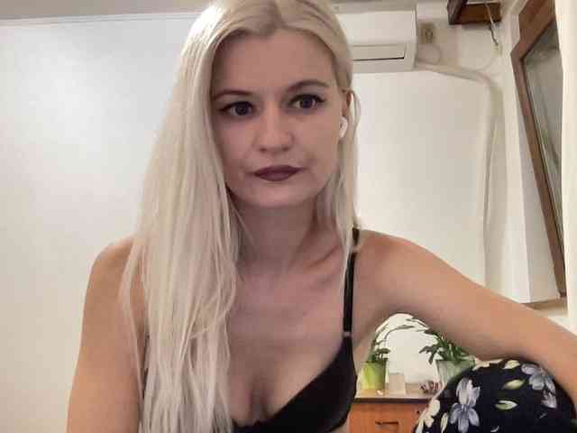 OnikaLove webcam