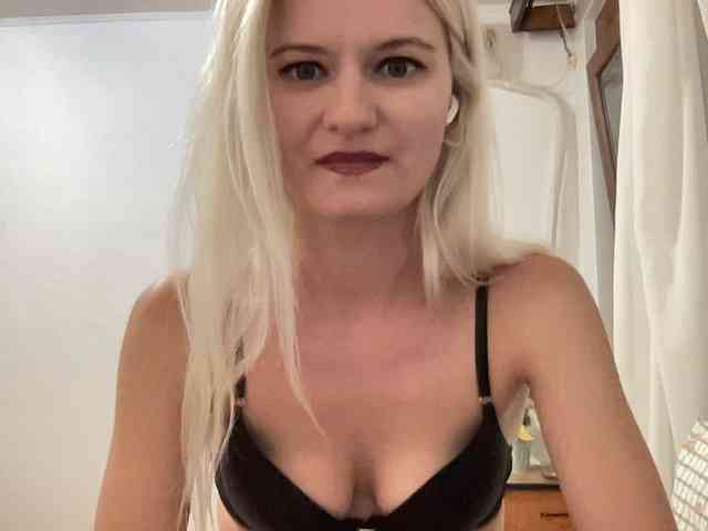 OnikaLove webcam