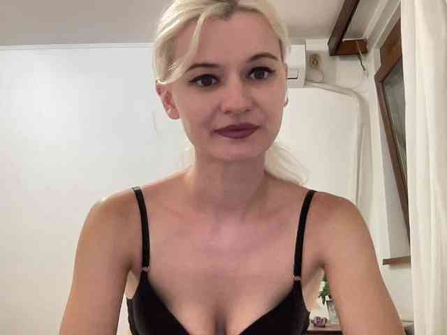 OnikaLove webcam