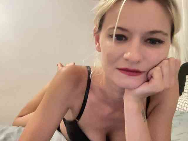 OnikaLove webcam