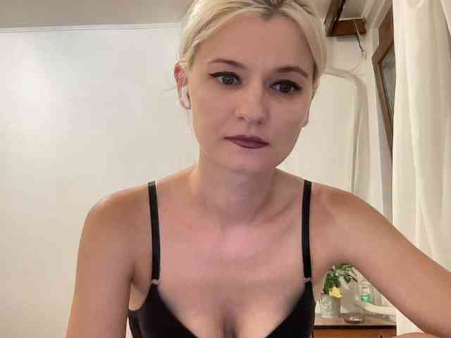 OnikaLove webcam