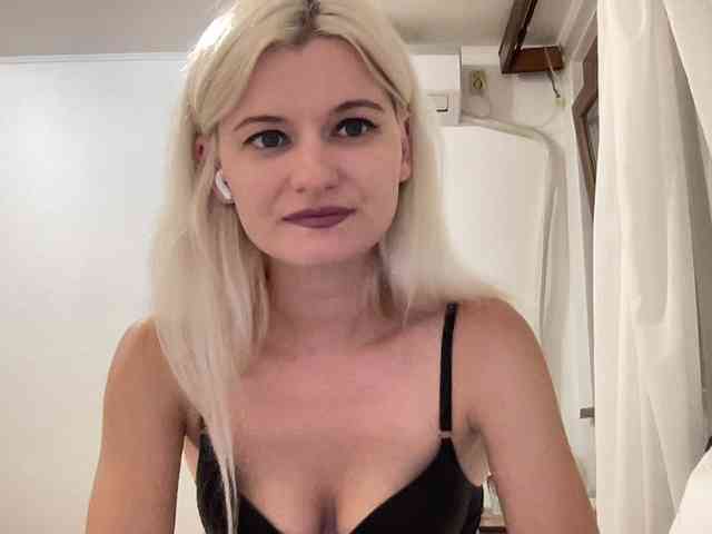 OnikaLove webcam
