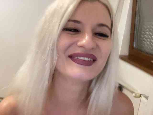 OnikaLove webcam