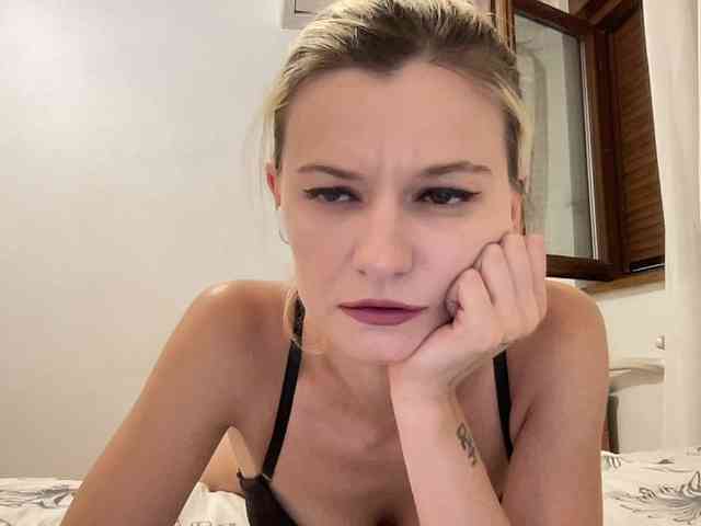 OnikaLove webcam
