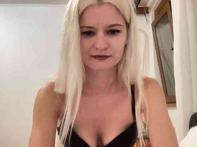 OnikaLove webcam