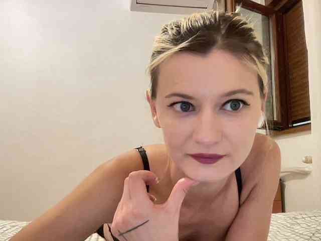 OnikaLove webcam