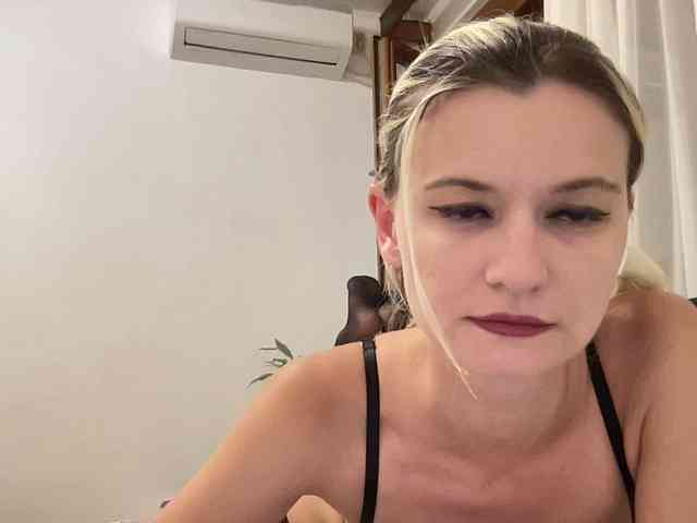 OnikaLove webcam