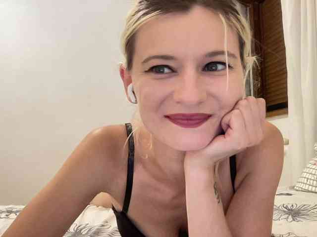 OnikaLove webcam