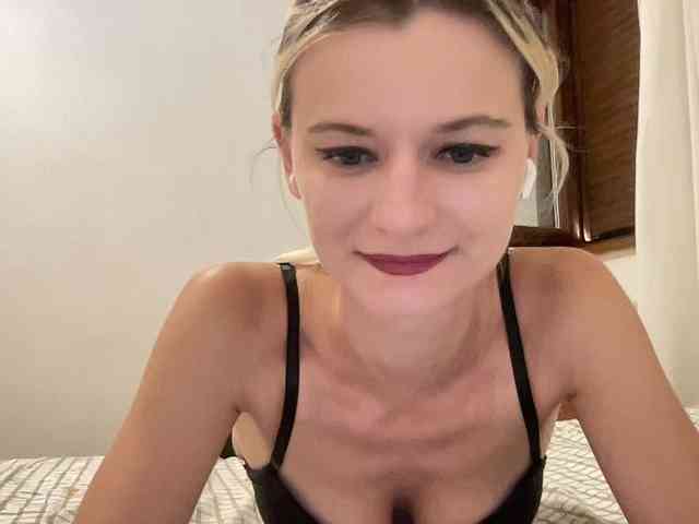 OnikaLove webcam