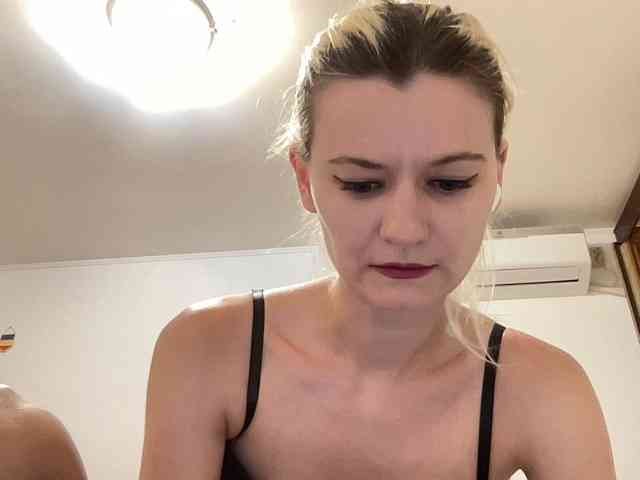 OnikaLove webcam