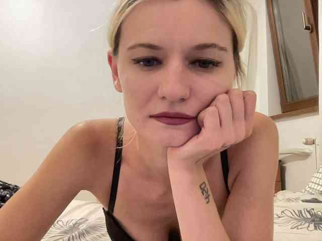 OnikaLove webcam