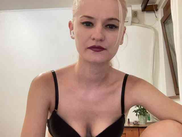 OnikaLove webcam