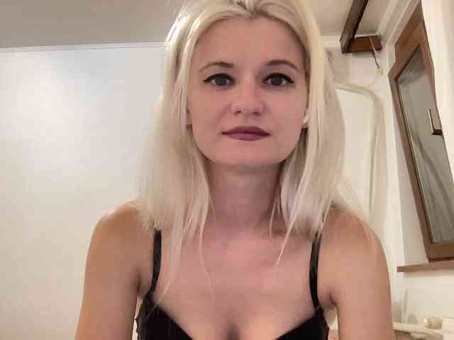 OnikaLove webcam