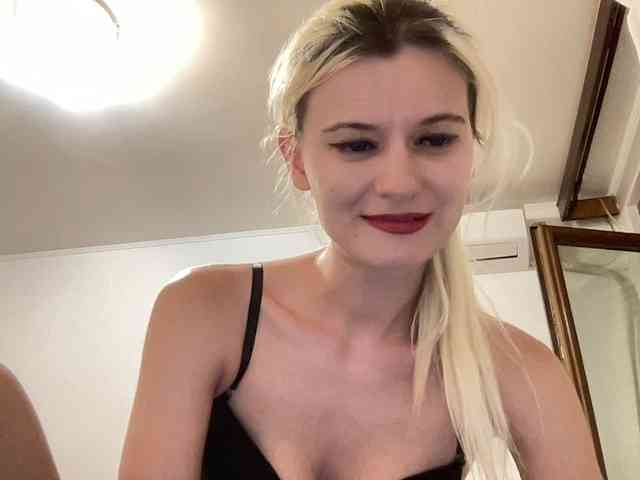 OnikaLove webcam