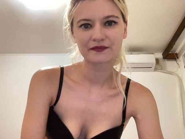 OnikaLove webcam
