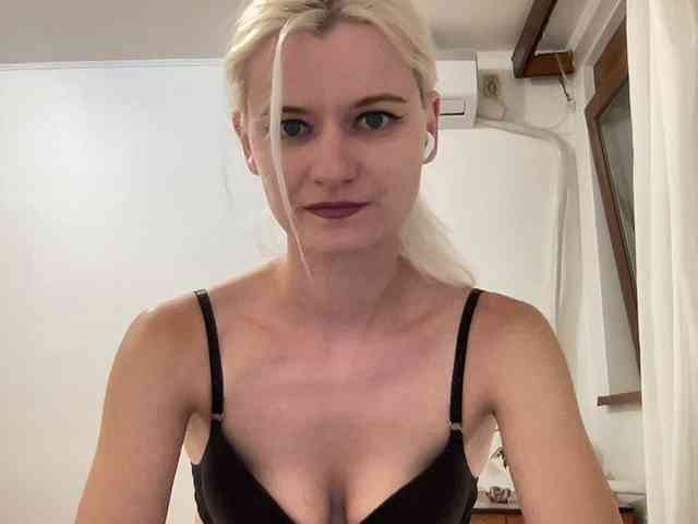 OnikaLove webcam