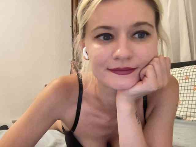 OnikaLove webcam