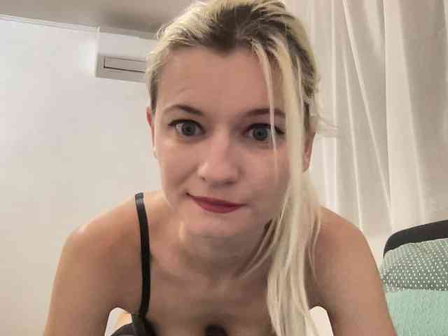 OnikaLove webcam