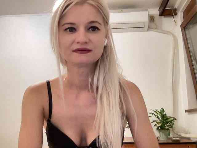 OnikaLove webcam