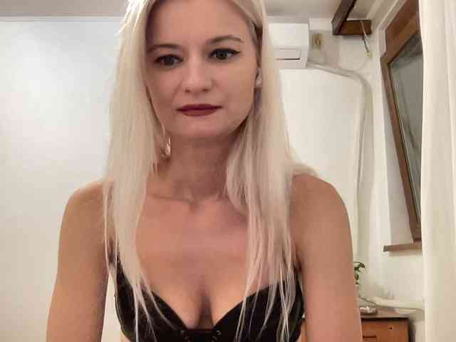 OnikaLove webcam