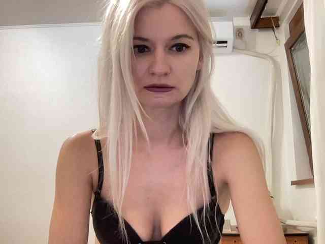 OnikaLove webcam