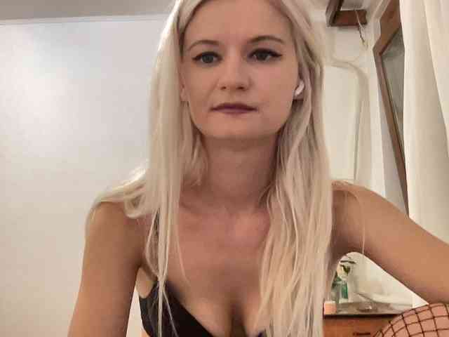 OnikaLove webcam