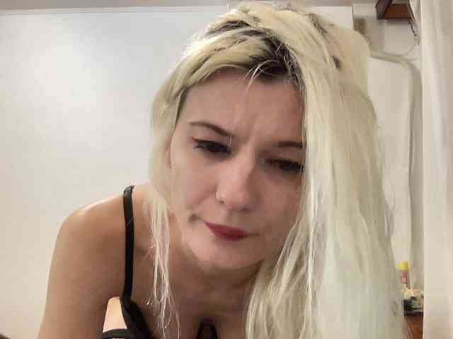 OnikaLove webcam