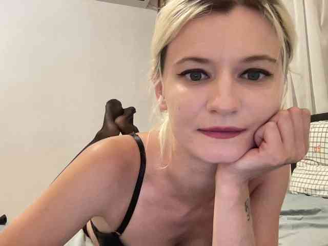 OnikaLove webcam
