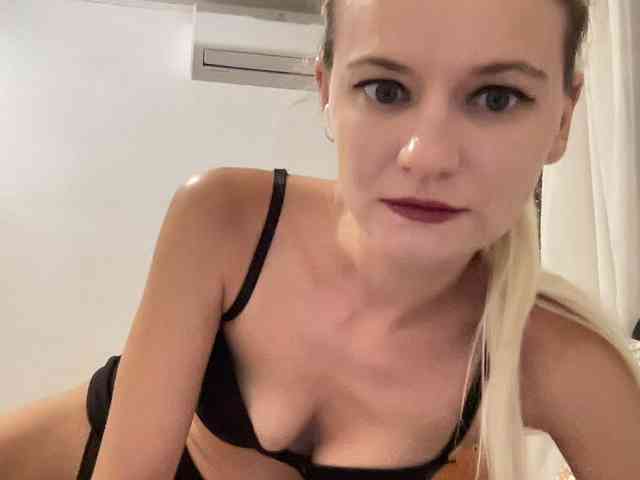 OnikaLove webcam