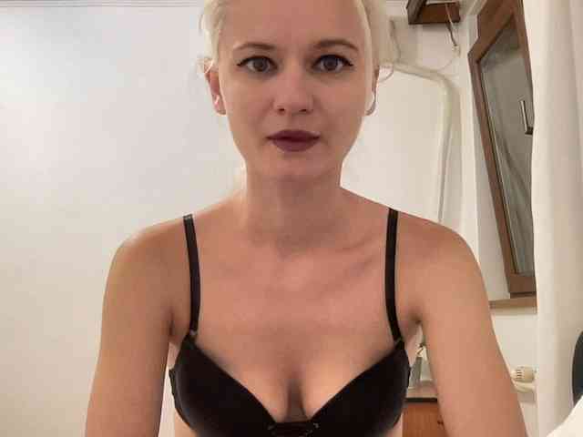 OnikaLove webcam
