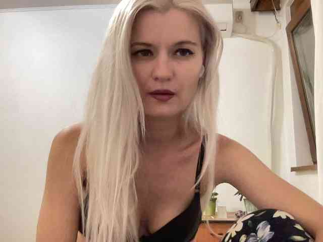 OnikaLove webcam