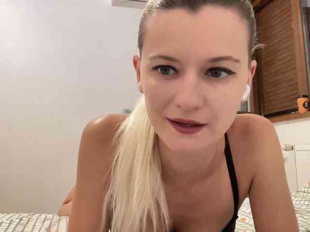 OnikaLove webcam