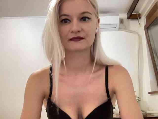 OnikaLove webcam