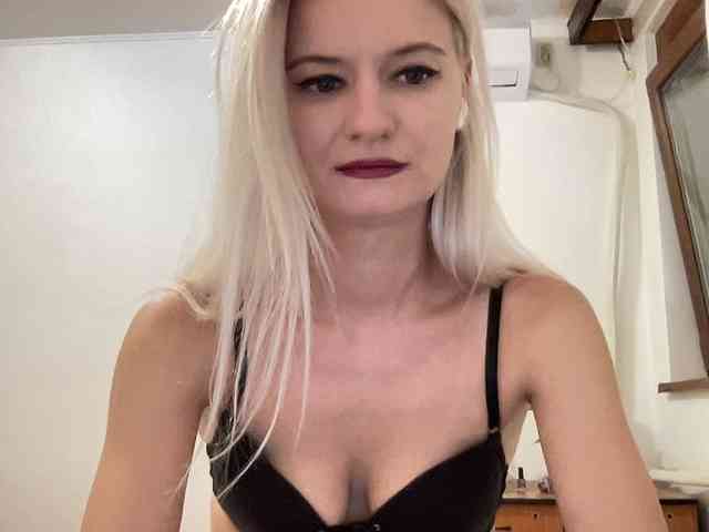 OnikaLove webcam