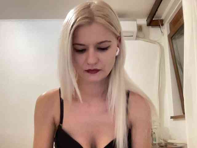 OnikaLove webcam