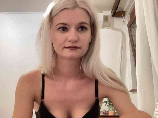 OnikaLove webcam