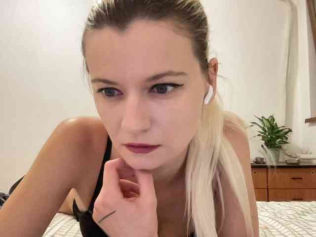 OnikaLove webcam