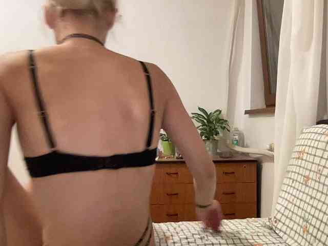OnikaLove webcam
