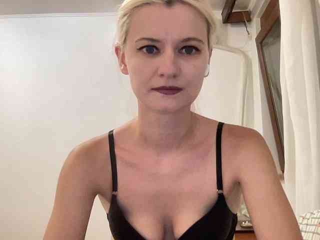 OnikaLove webcam