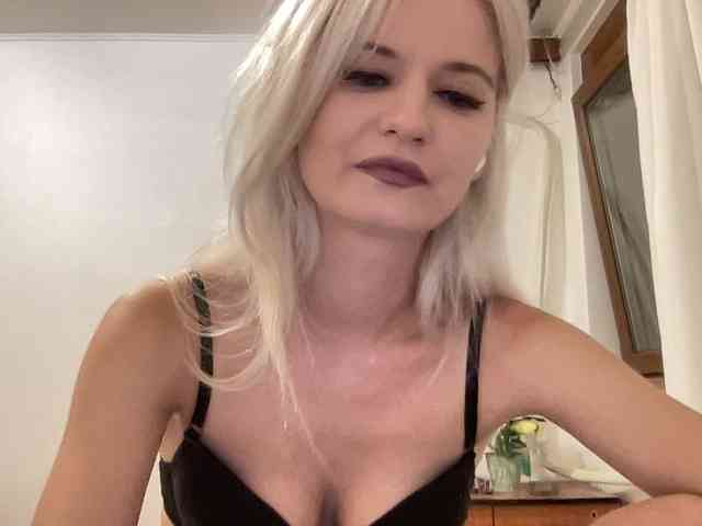 OnikaLove webcam