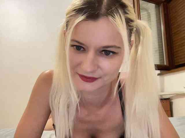 OnikaLove webcam