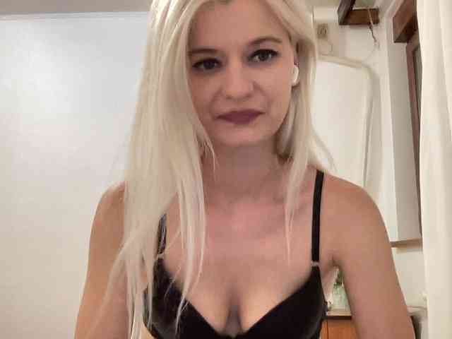 OnikaLove webcam