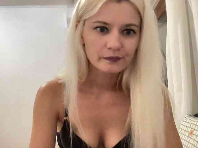 OnikaLove webcam